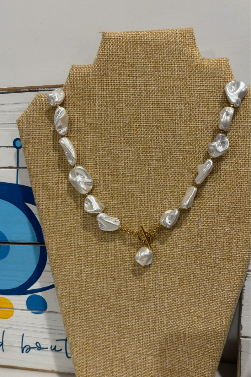 chunky irridecent pearl necklace