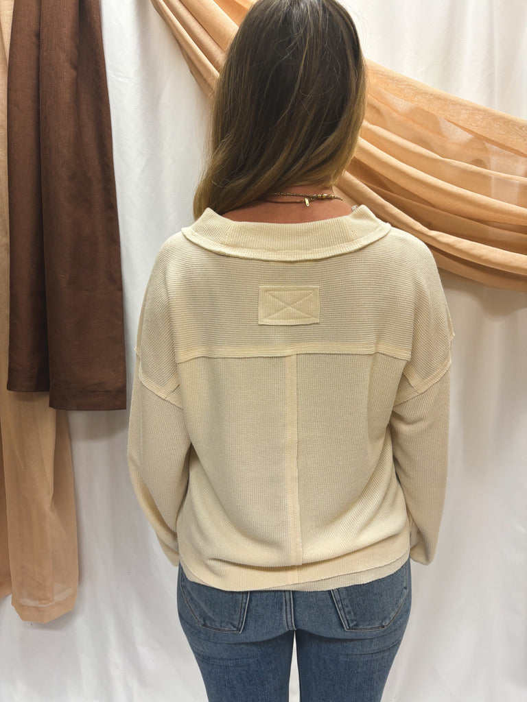 the must v-neckt top