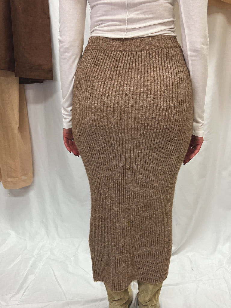 chestnut ribbed maxi skirt