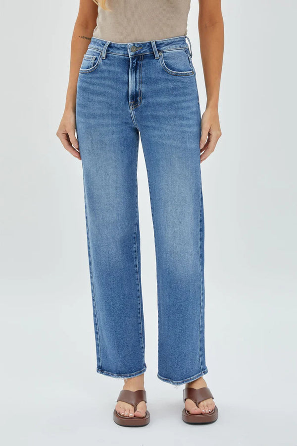 Hidden Jeans Tracey Straight in Medium Blue Wash