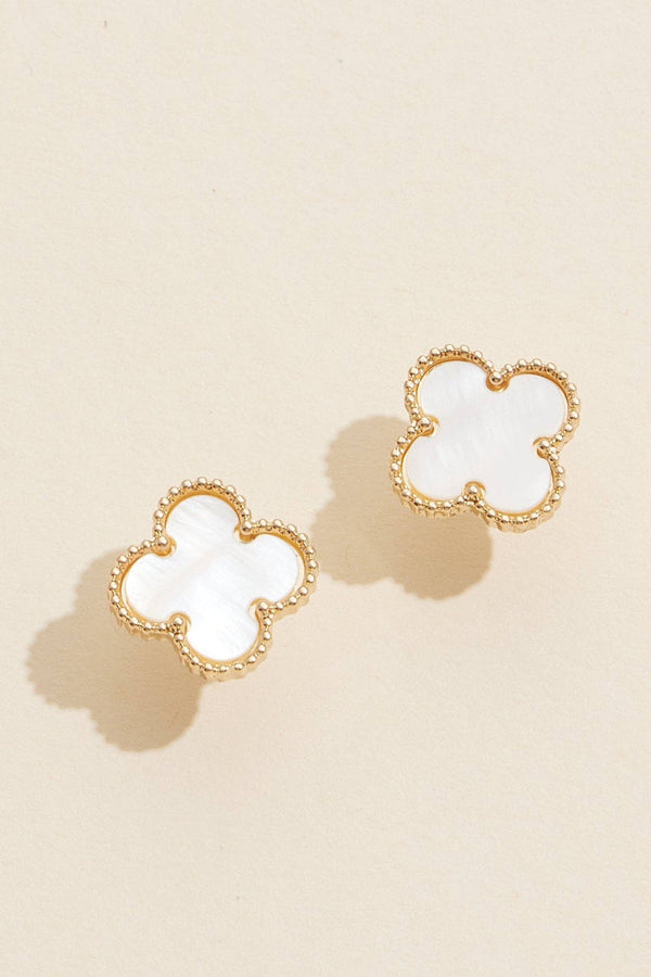 clover shape stud earring - white