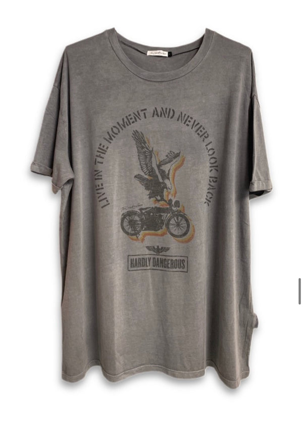 live in the moment oversized tee