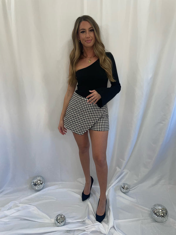 center of attention tweed skort